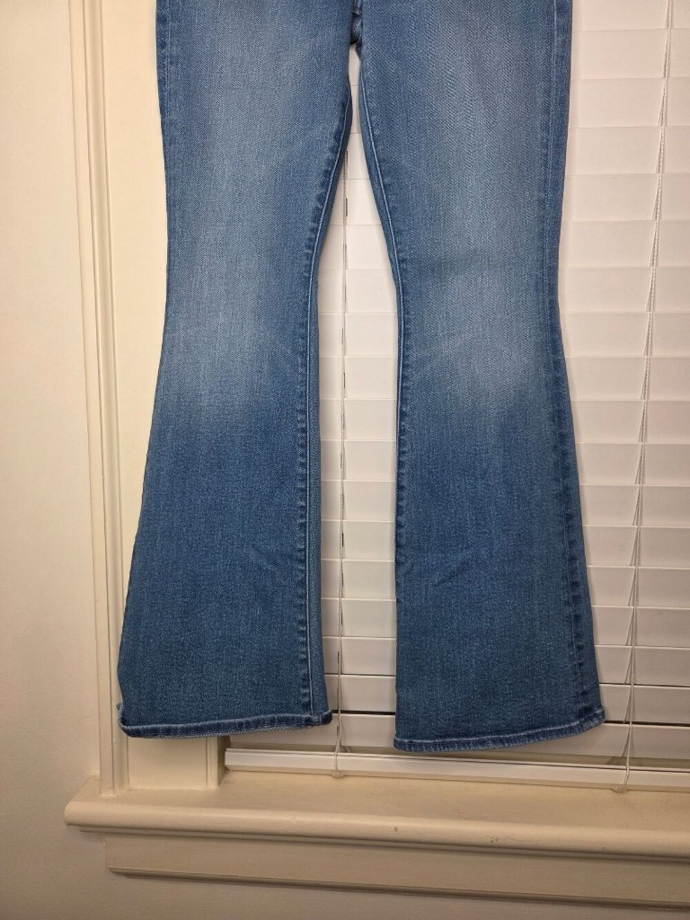 Mother Lil Weekender High Rise Flare Jeans Size 26 Layover frayed - Picture 11 of 11